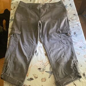 Revolution by Rickis active capris